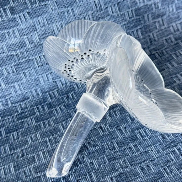 Signed Lalique Crystal Flower Perfume Stopper – Frosted Clear – France - Picture 4 of 16